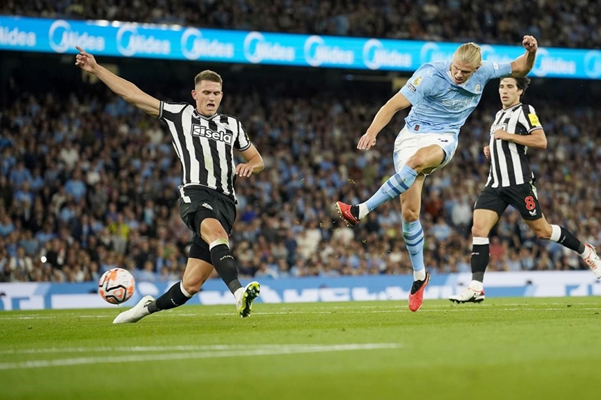 Newcastle với Man City