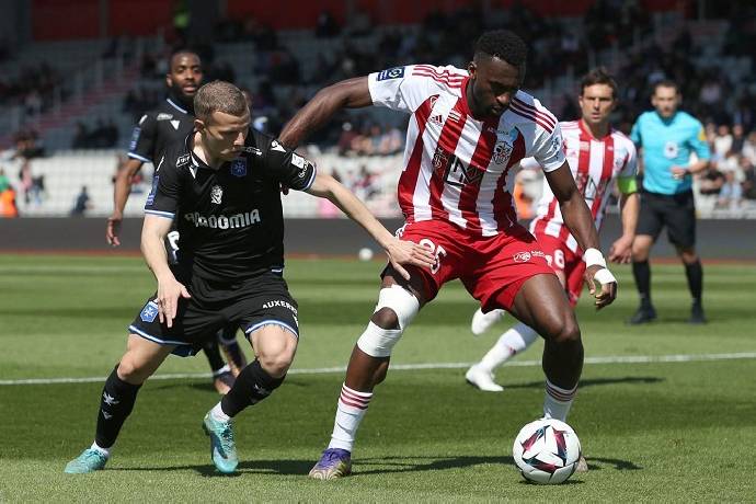 Ajaccio với Auxerre